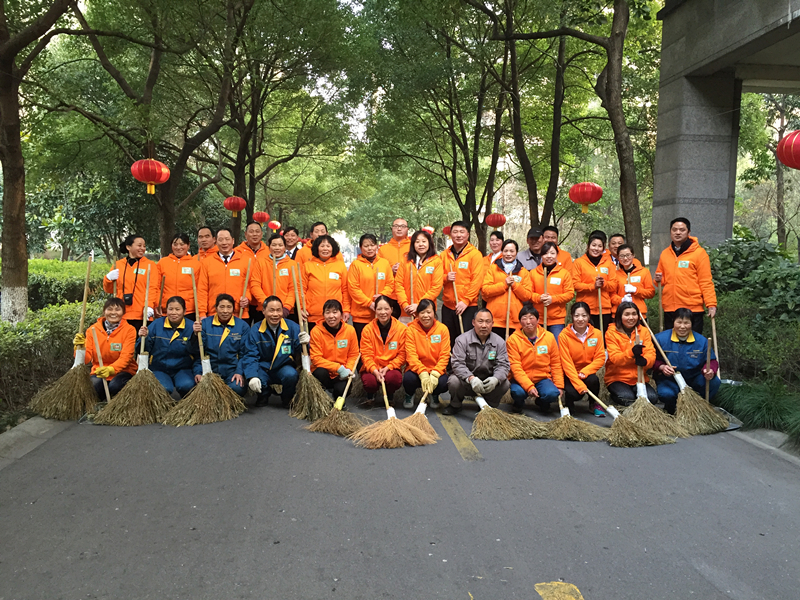 践行环保理念  “从心”开始 ——UED公益小黄人系列活动“益起扫”在行动