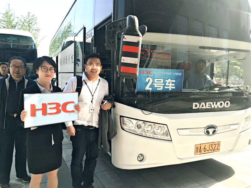 ued官网体育
配合华三通信接待“互联网+时代下的新IT培养论坛”与会领导