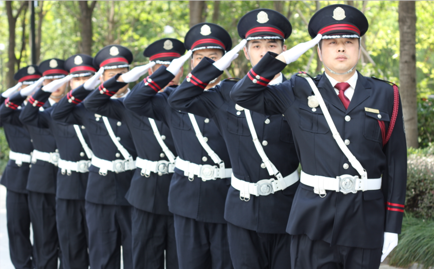 贴心服务 建行管家：建行省分行领导表彰ued官网体育
服务团队