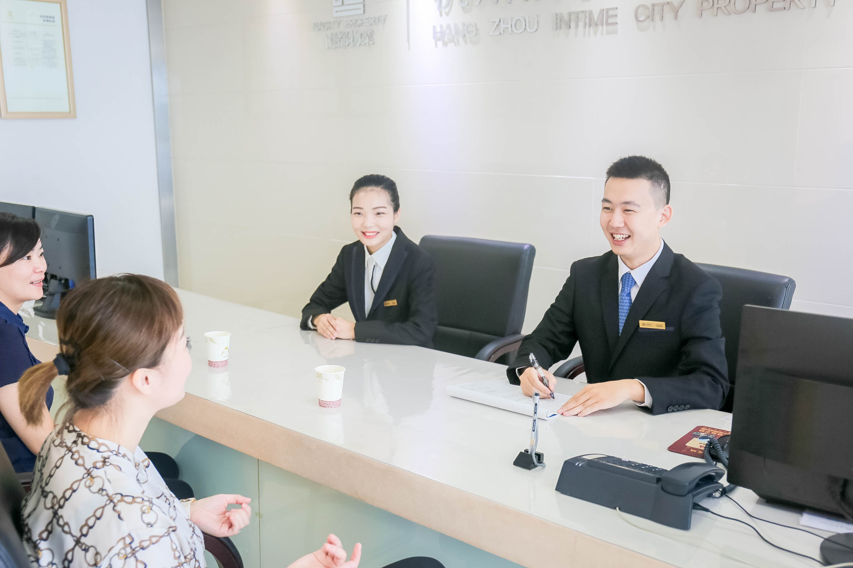 匠心铸造美好|ued官网体育
服务项目荣获“2018年度杭州市物业管理优秀住宅小区（大厦）”称号