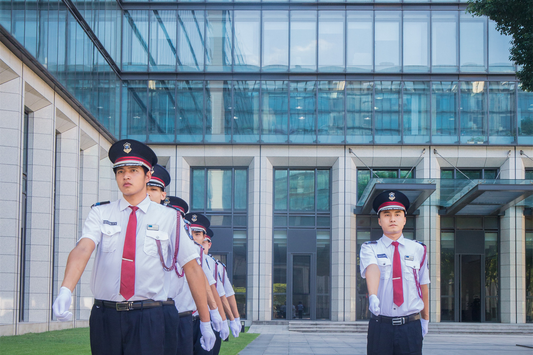 诠释美好 崭新起航|UED连获“先进集体”、“五星项目”、“物业管理示范住宅小区”等多项荣誉