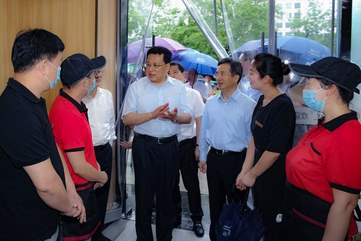 以服务 促发展 | 浙江省人民政府省长袁家军一行视察ued官网体育
西溪银泰城服务项目