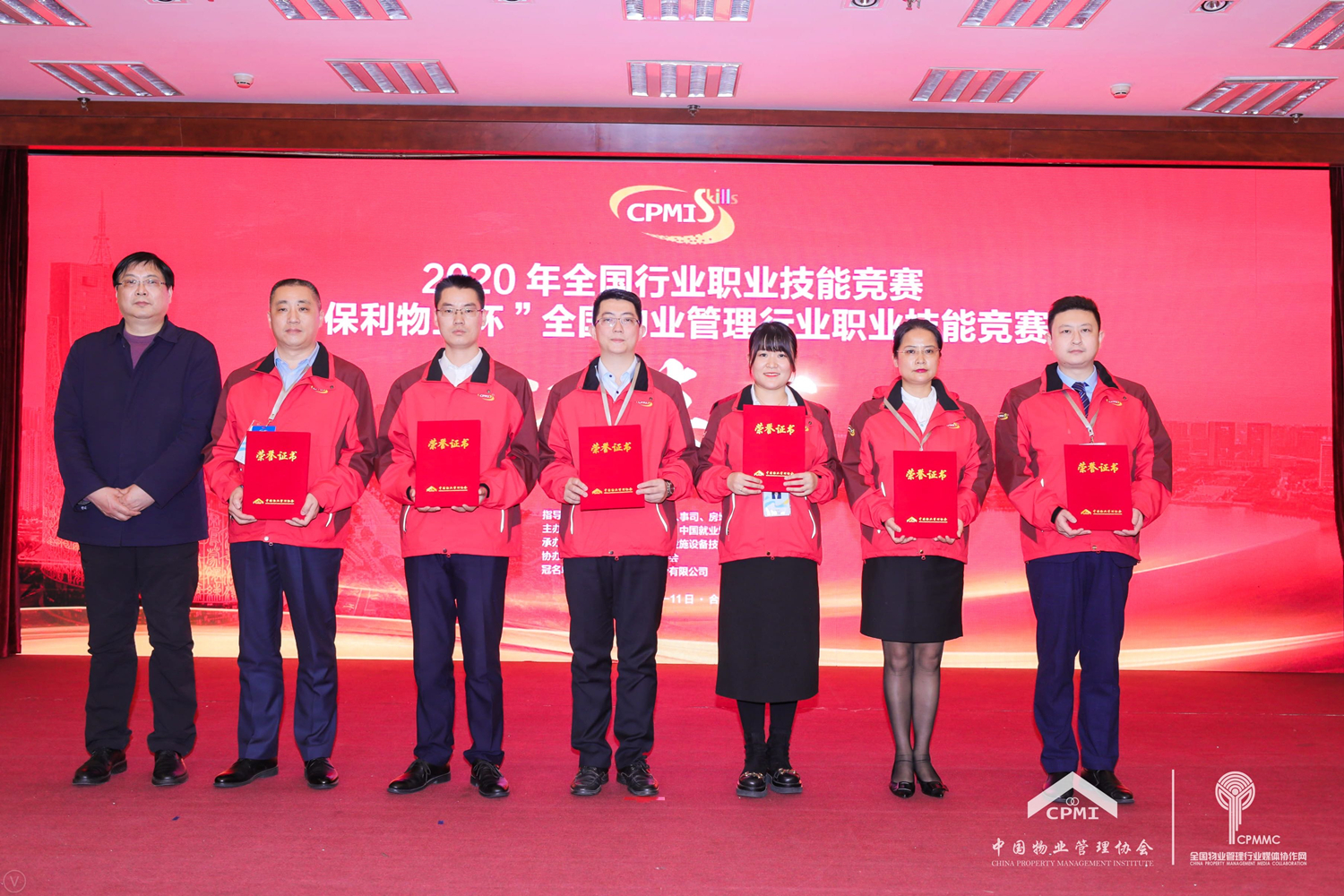 向上的力量 | ued官网体育
人骆美霞获“全国住房城乡建设行业技术能手”称号