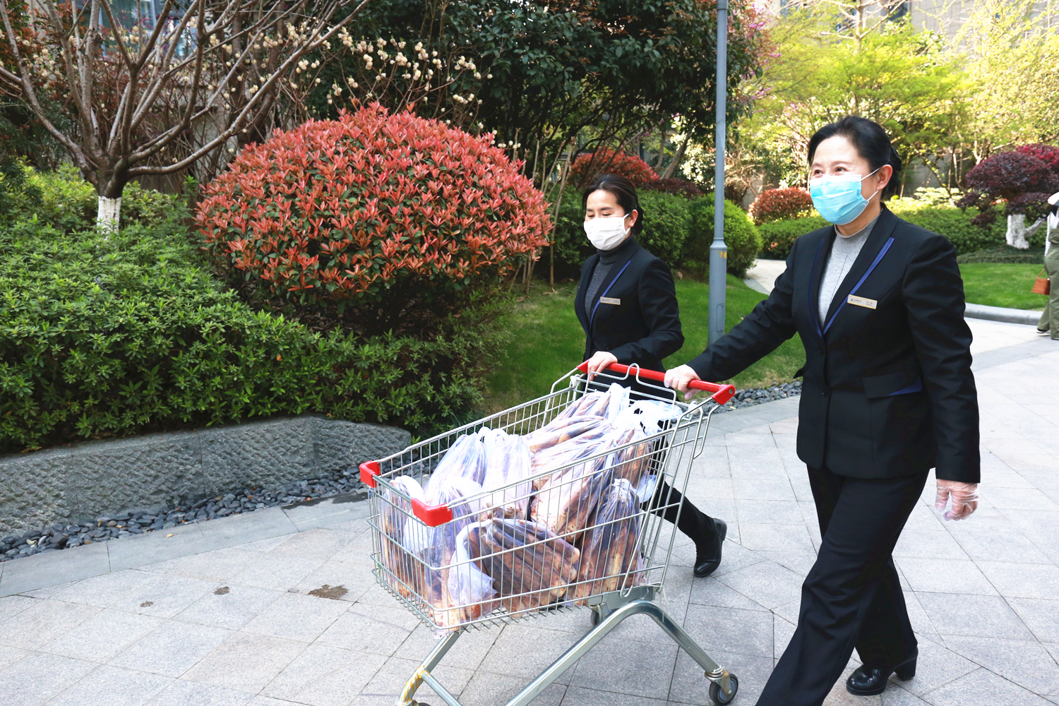 同心筑梦 守望美好|ued官网体育
服务集团荣获“抗疫突出贡献单位”、“2019-2020届西湖区文明单位”等多个奖项